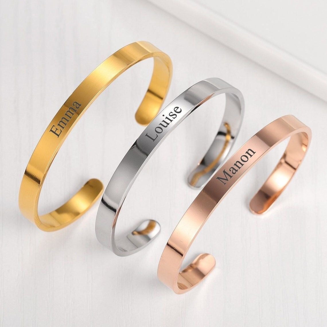 Women Engraved Name Bracelet